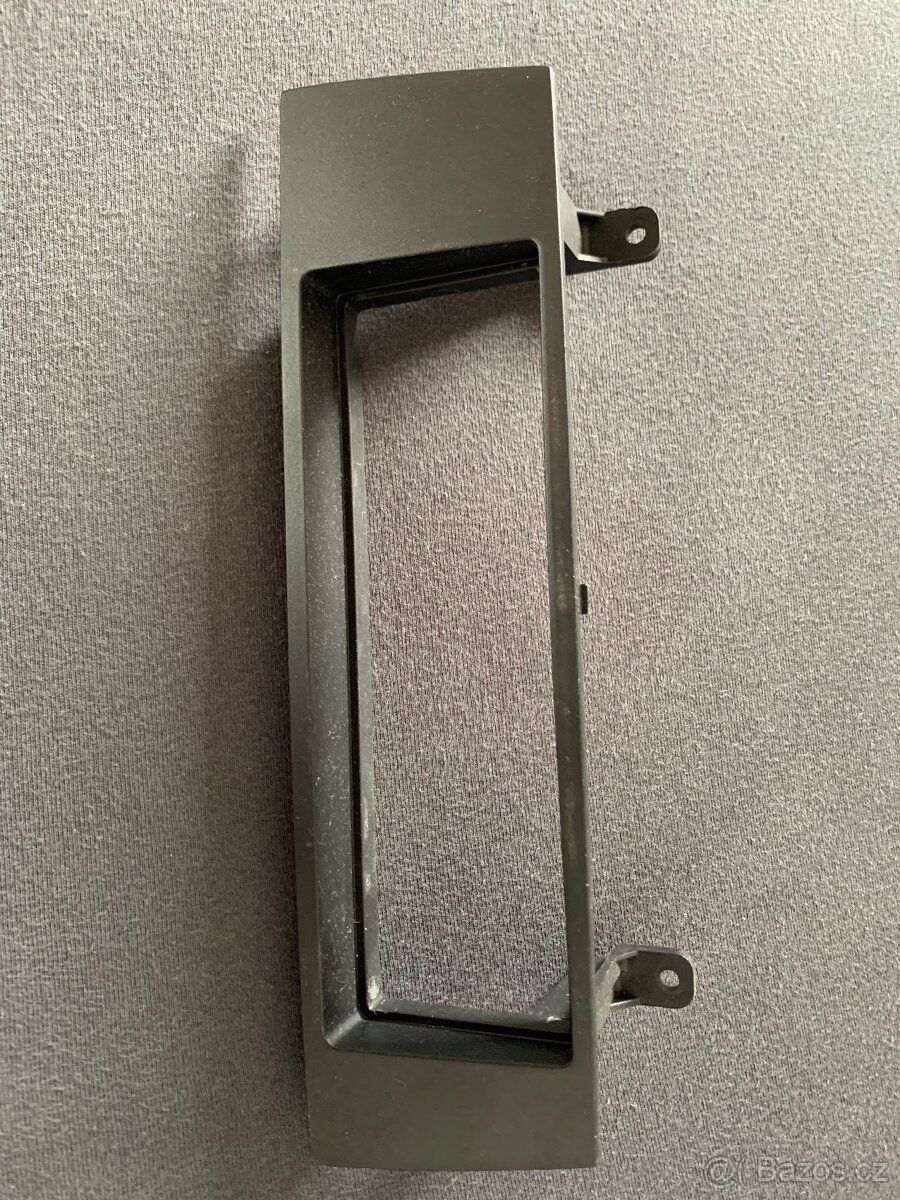 Rámeček na autorádio - 2