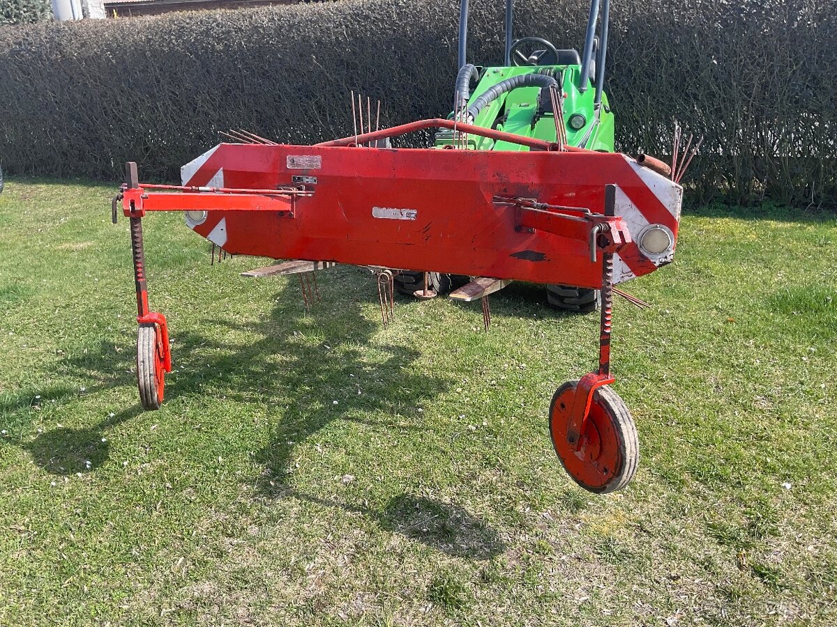 Obraceč sena MF-70 - 2