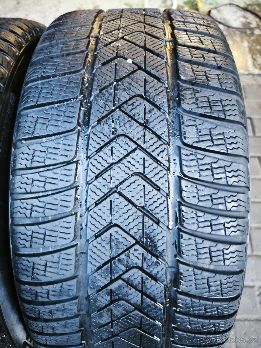 Pirelli SOTTOZERO. 3. 275 40 rv20 - 2