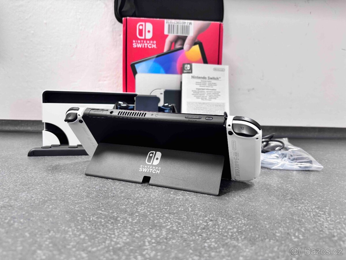 Herní konzole Nintendo Switch OLED- komplet + pouzdro - 2