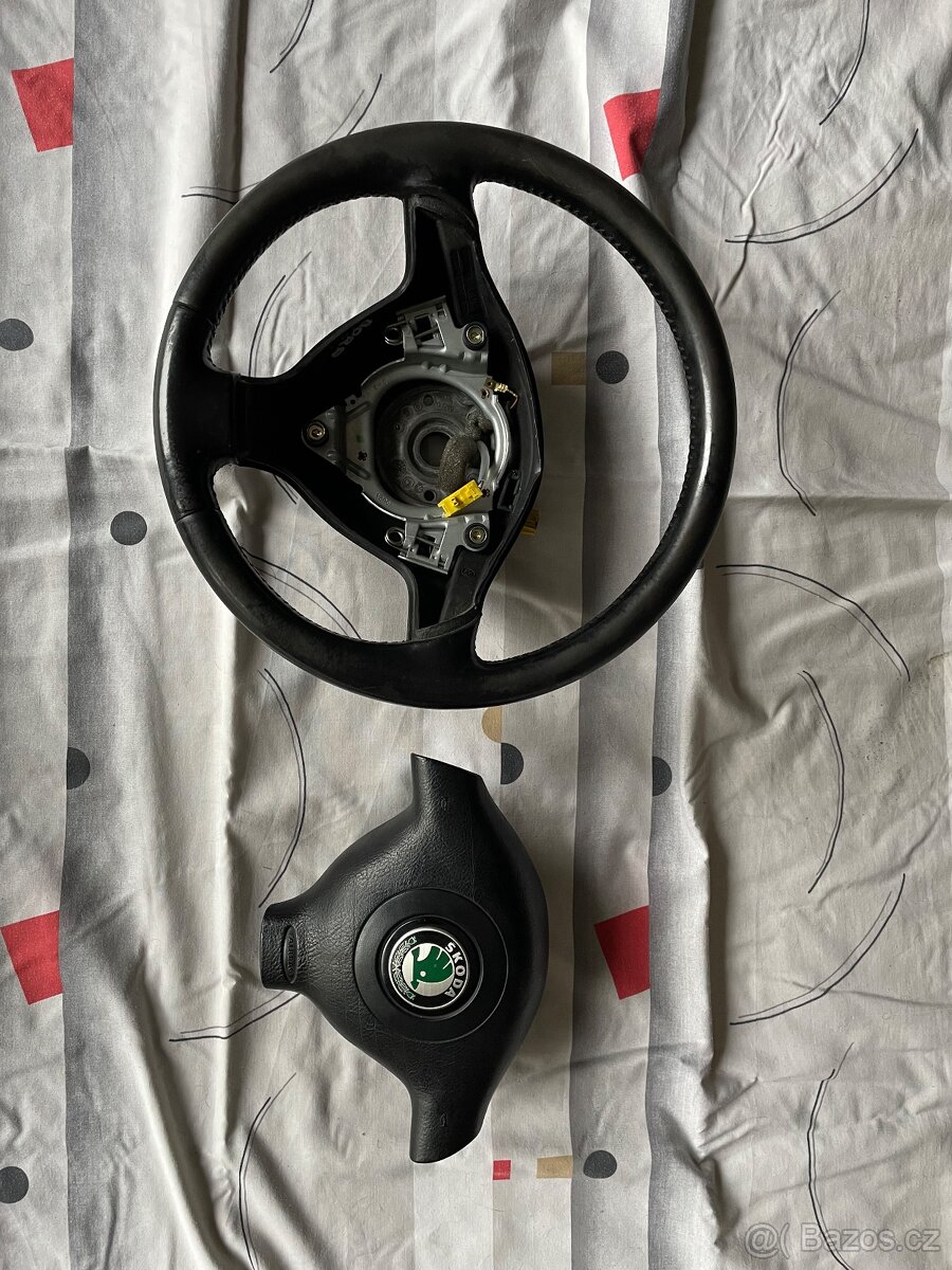 Tříramený kožený volant 1 vRS - 2