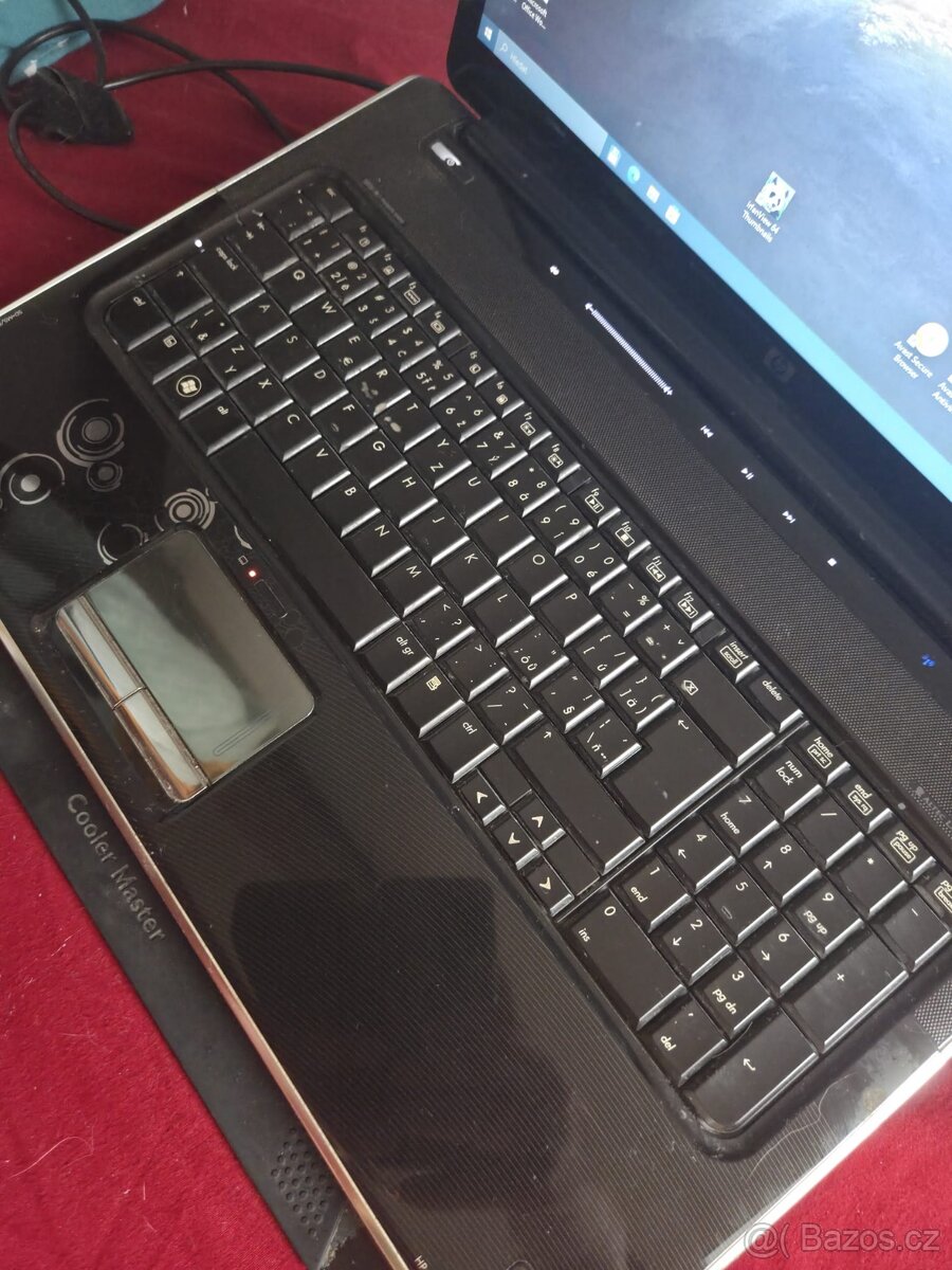 Starší notebook HP Pavilion "17" - 2