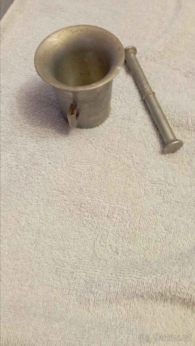 Starý hmoždíř s paličkou - 2