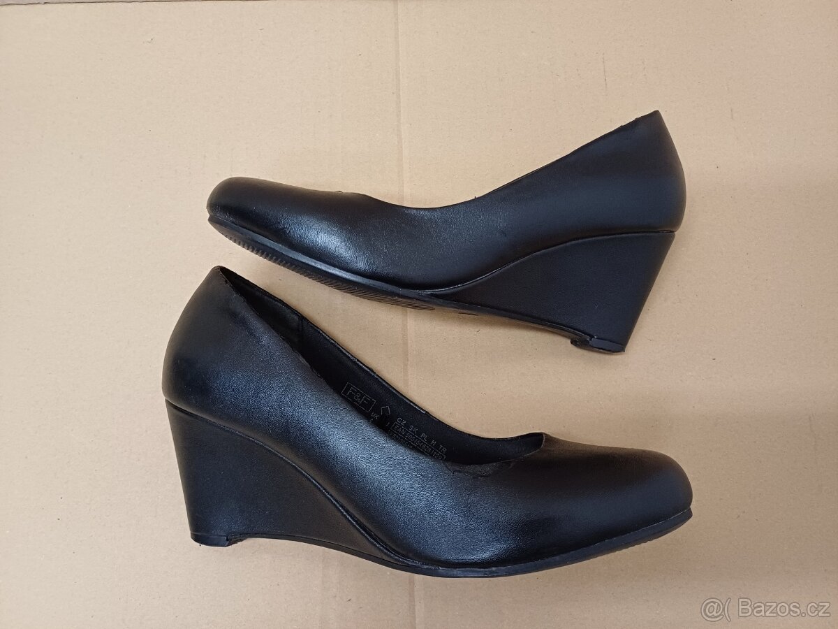 Černé lodičky na klínku vel.37 - 2