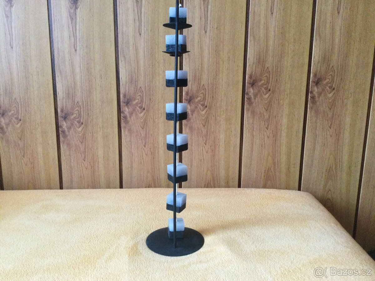 Kovový designový svícen - 2