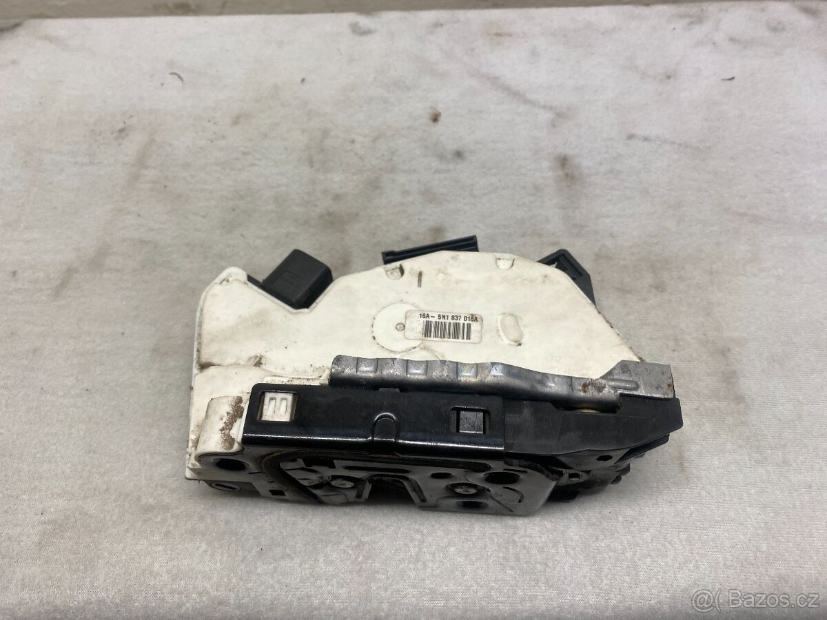 SEAT IBIZA 6J 2008-2017 - PRAVÝ PŘEDNÍ ZÁMEK 5N1 837 016 A - 2