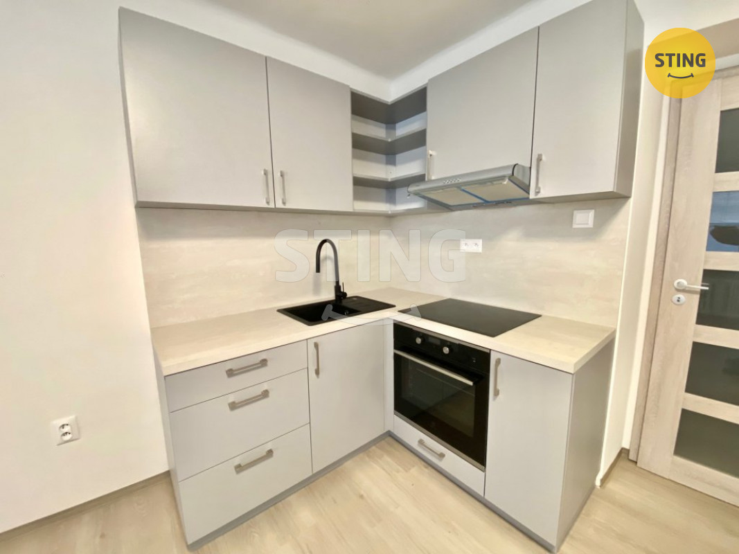 Pronájem bytu 1+kk Na Rybníčku, 134021 - 2