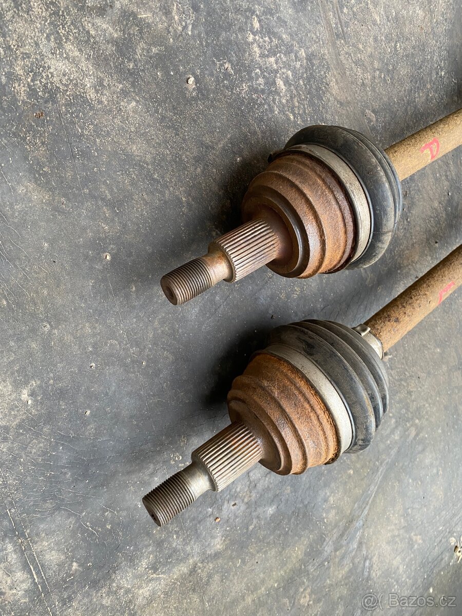 Octavia 1 4x4 zadní poloosy - 2