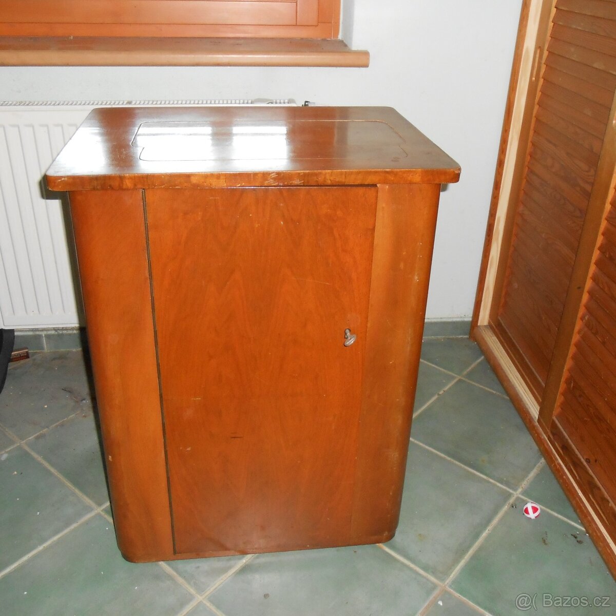 Starý šicí stroj ZETINA - 2