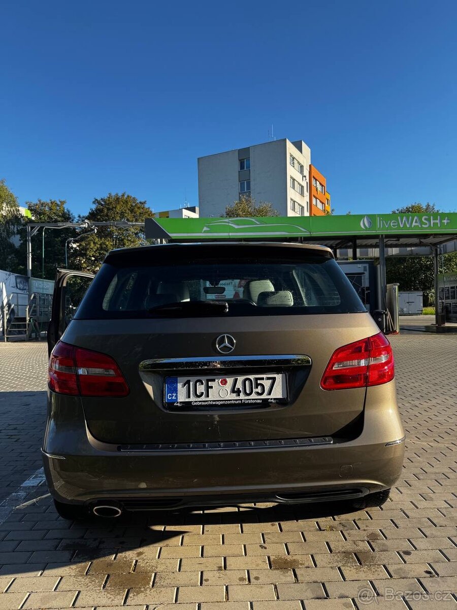 Mersedes Benz b 180 - 2