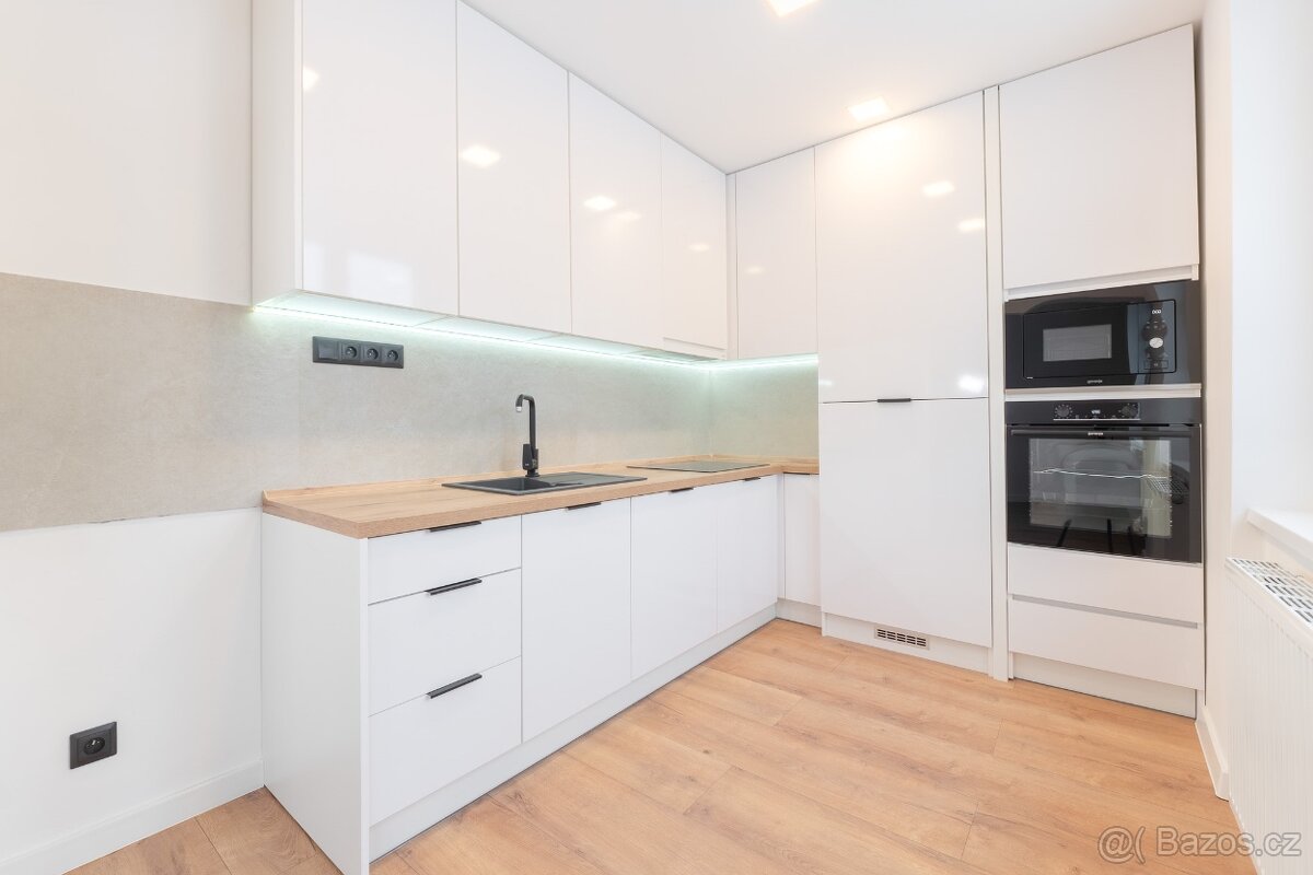 Prodej bytu 2+1 50 m² Sídliště, Krupka - 2