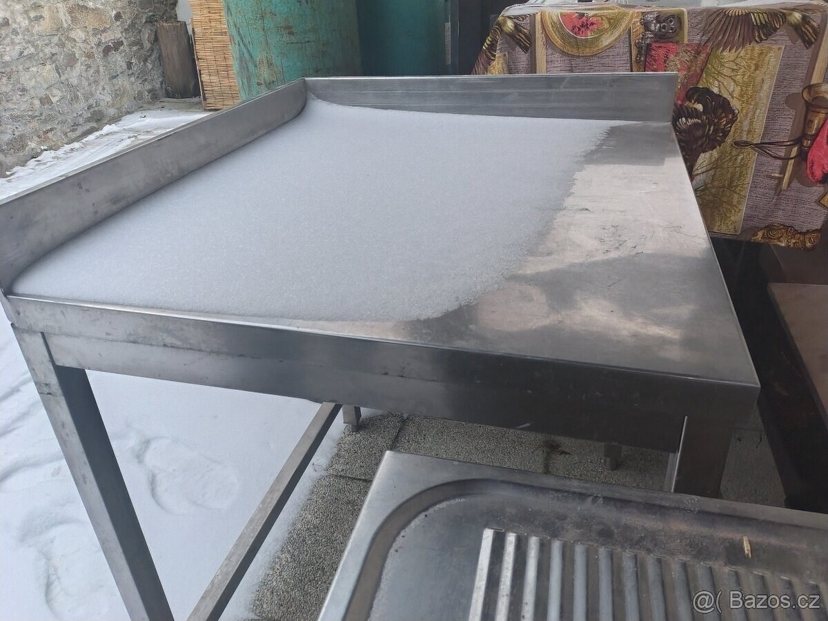 Prodám nerezový stůl - 2