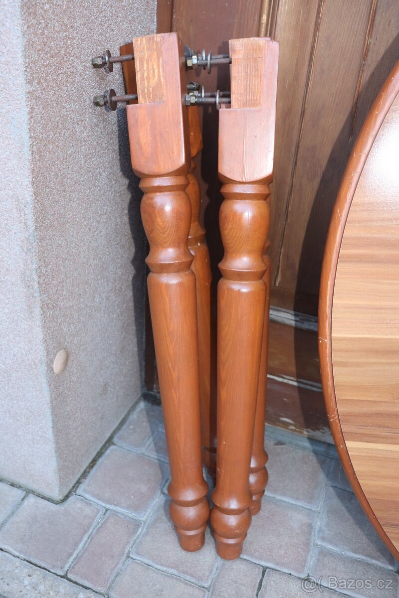 Jídelní stůl + 6 židlí - 2