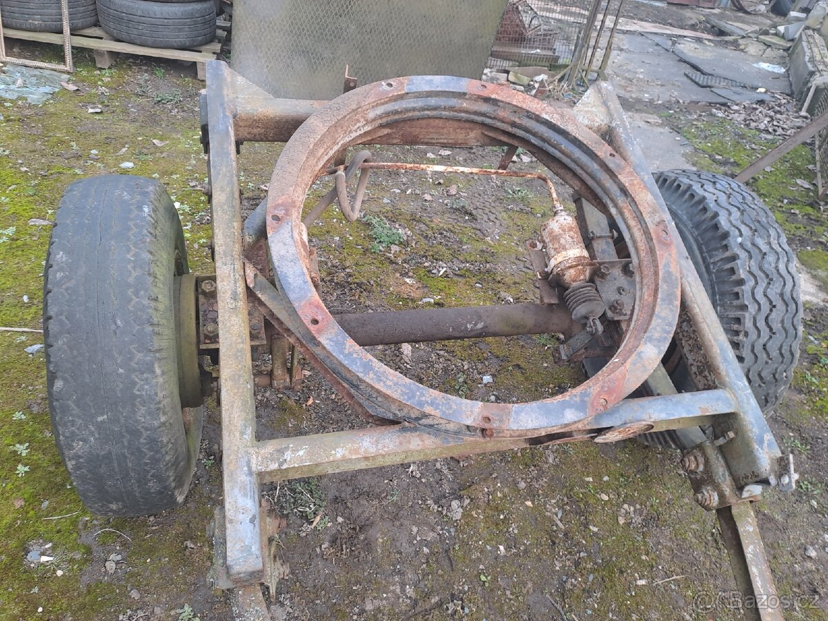 Přední náprava vlek 5t brzděna. - 2