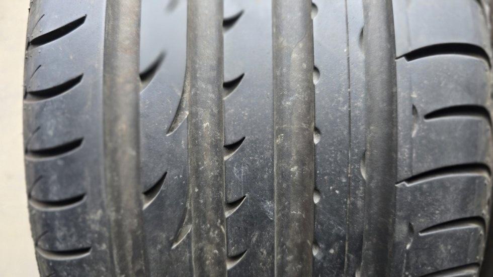 Letní pneu 245/40/18 Nexen - 2