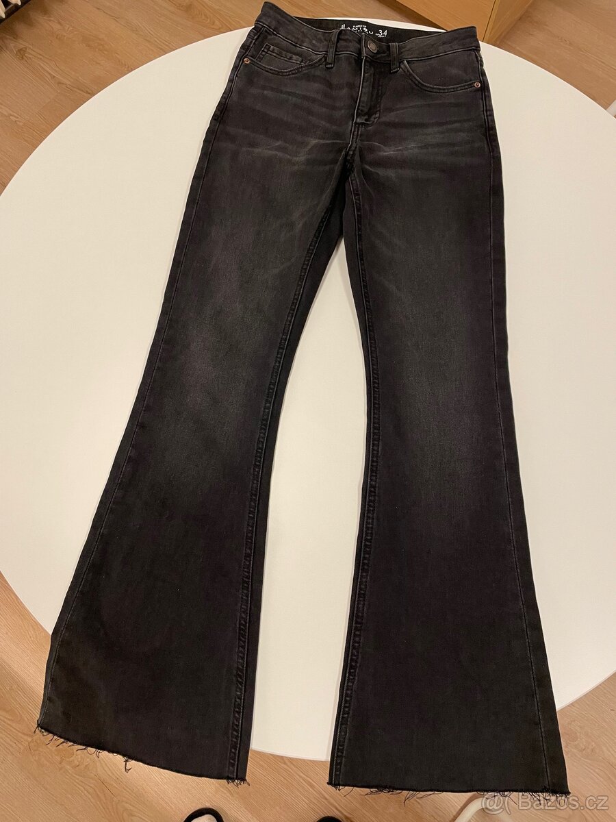Černé dámské džíny (Flared Fit) - 2