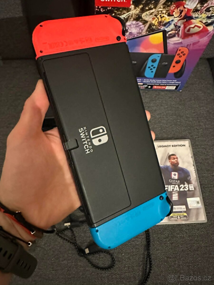 Nintendo switch OLED - krásný stav - 2