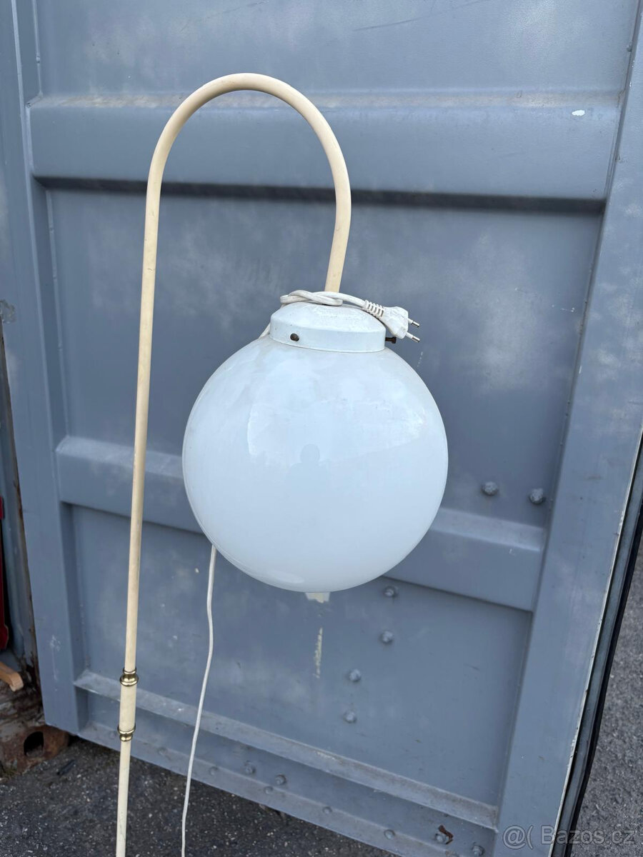 Bílá stojací lampa - 2
