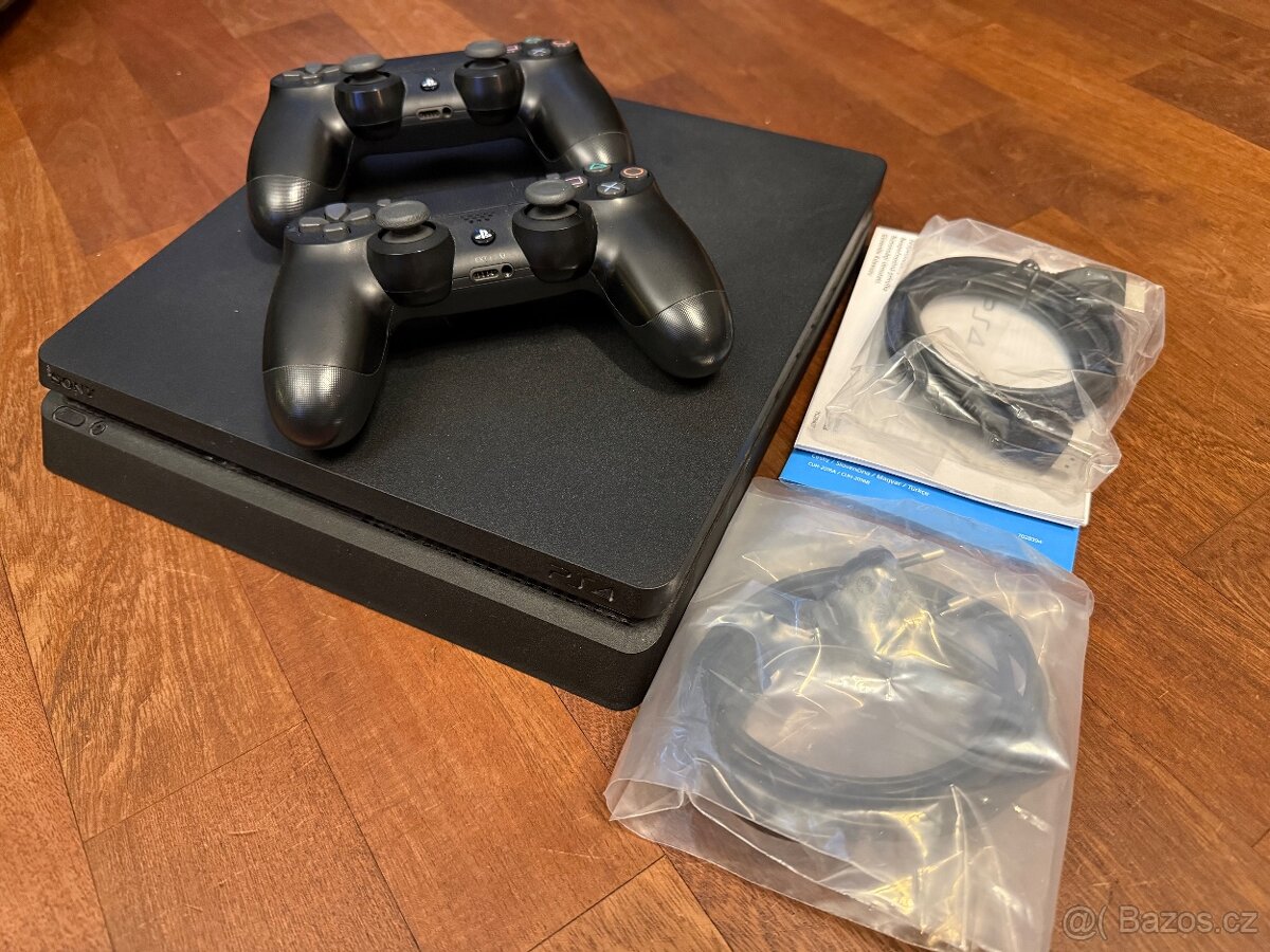 Prodám Playstation 4 + 2x ovladač - 2