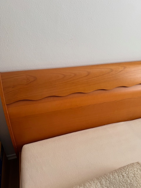 Dřevěná manželská postel - 2