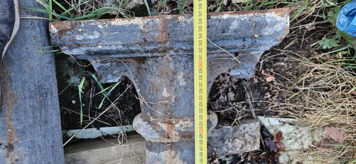 Dva litinové sloupy - 2