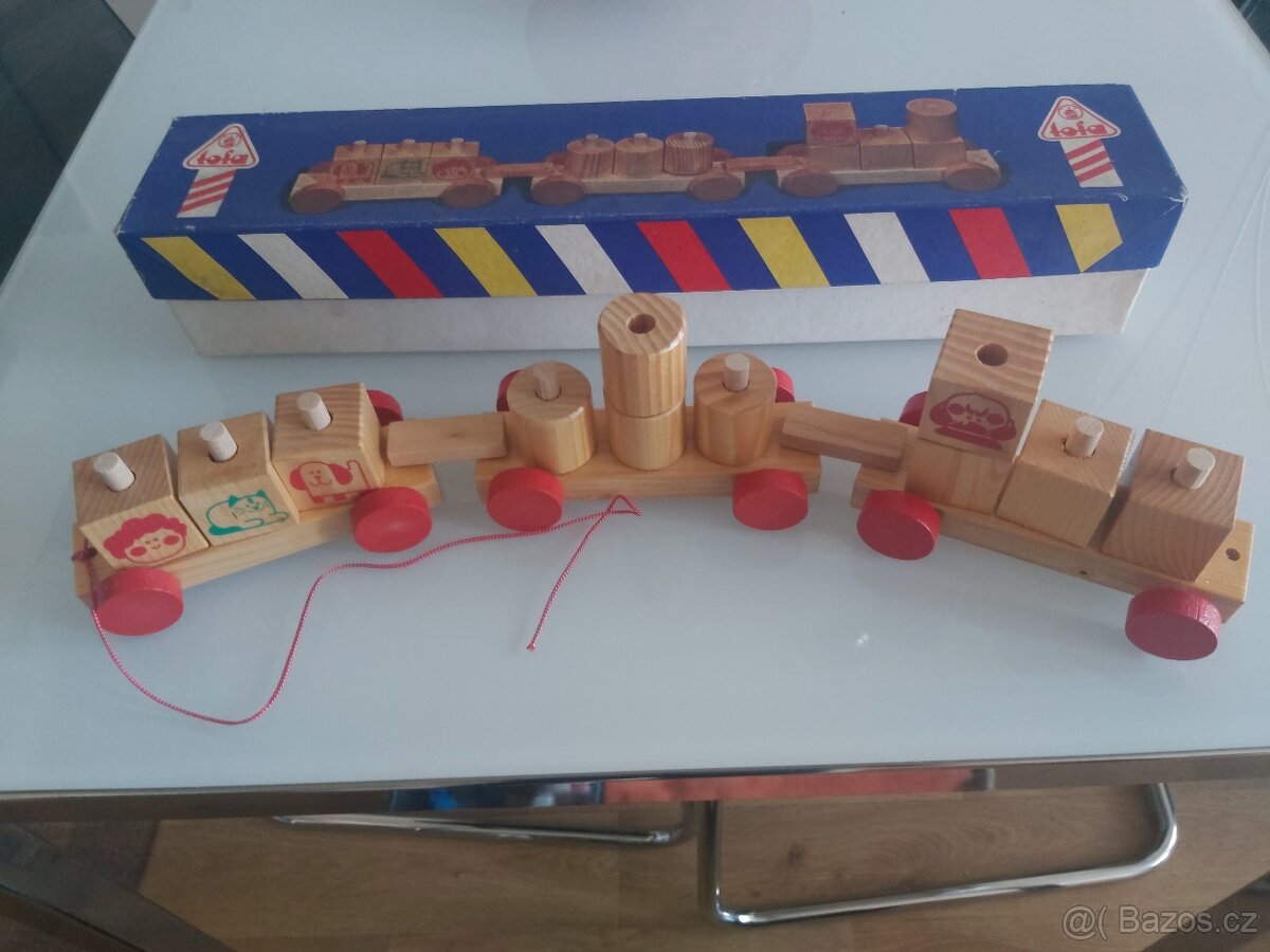 Stary dřevěný vláček TOFA Semily - 2