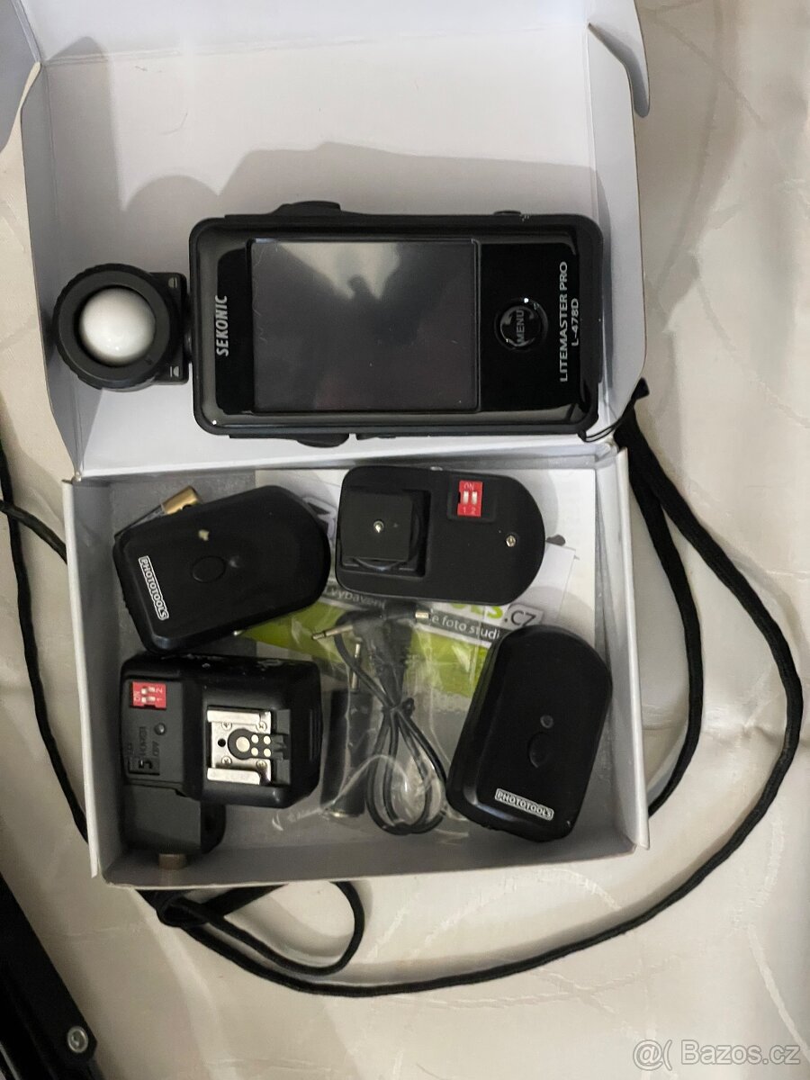 Prodám ateliérové záblesky s příslušenstvím - 2