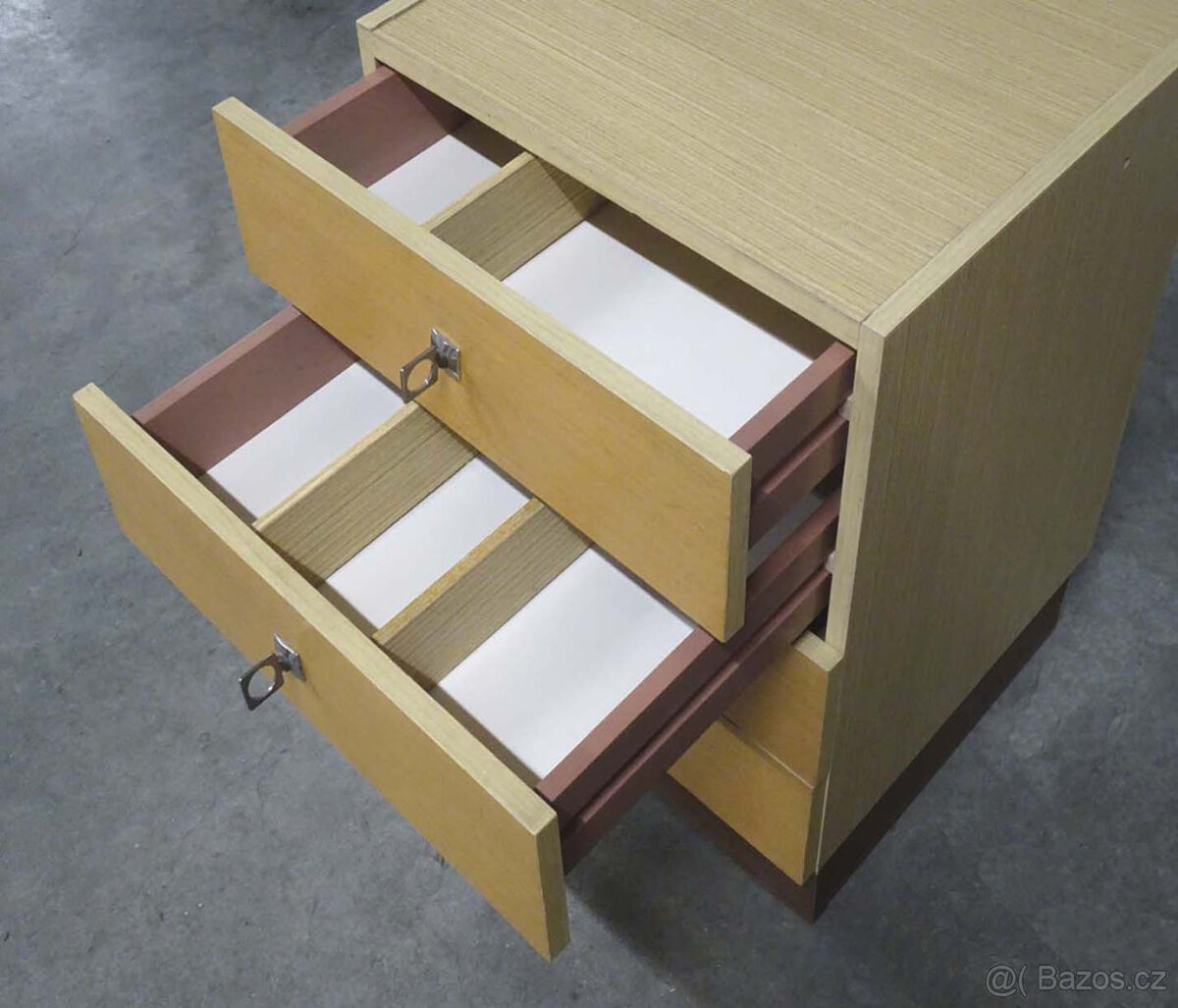 Komoda se zásuvkamií - 2