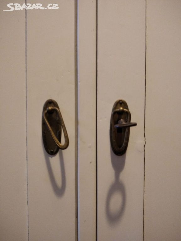 Stará velká dřevěná šuplíková skříň se zámkem - 2