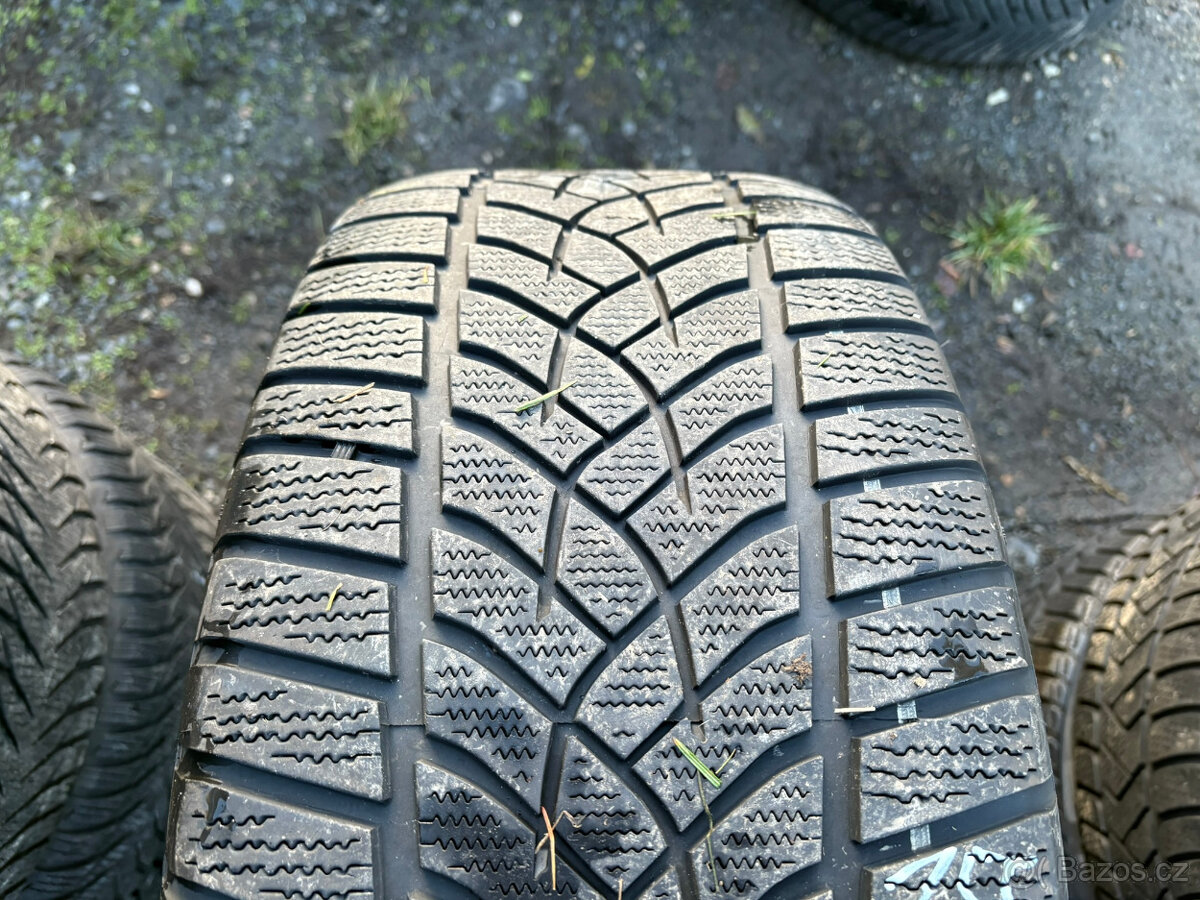 2ks zimní pneu Goodyear 255/55/18 - 2