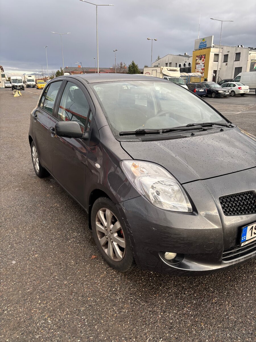 Toyota Yaris 1.3 Benzin - 2