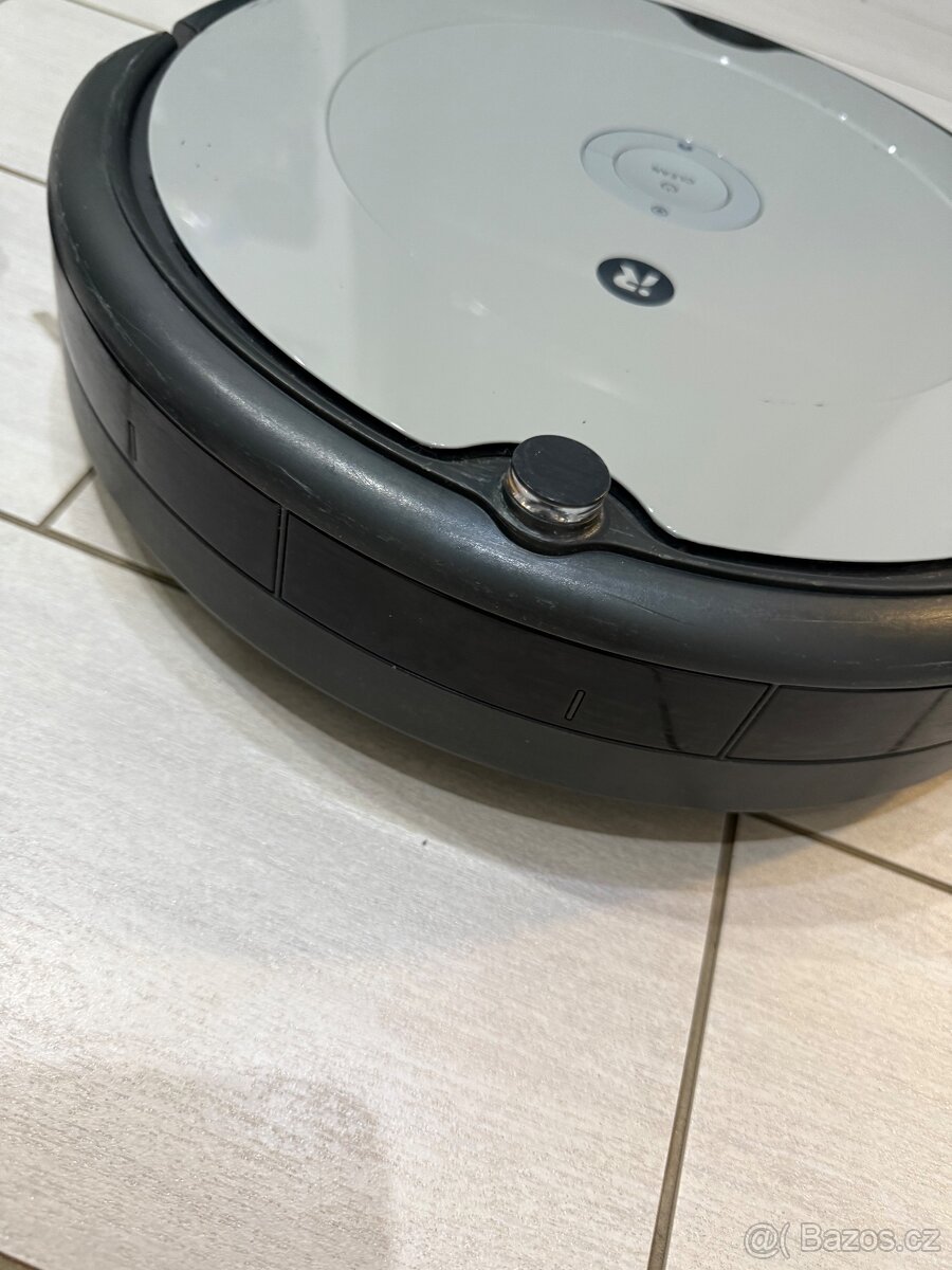 Robotický vysavač iRobot Roomba 698 - 2
