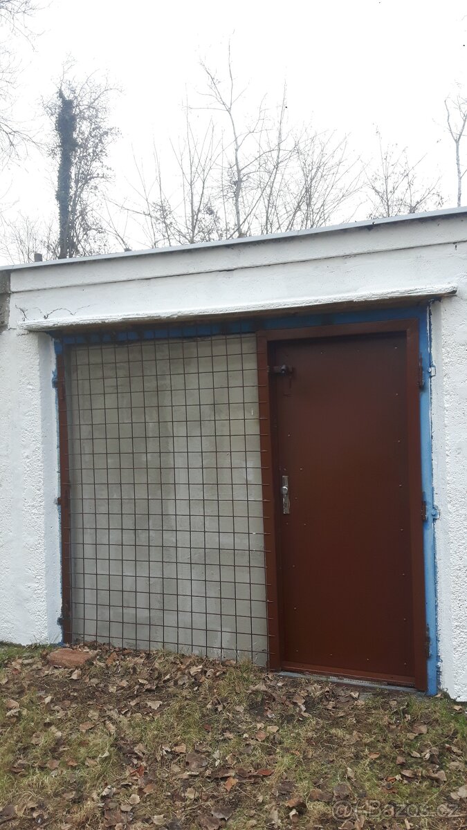 PRONAJMU GARÁŽ KOLÍN - 2