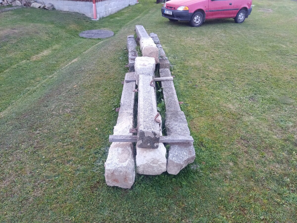 Kamenné sloupy - 2