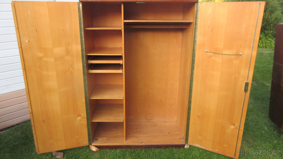 šatní skříň s krásnou kresb - 2