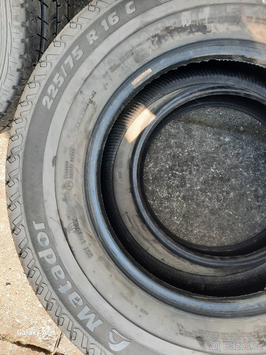 Pneu 225 75 R 16 C - 2