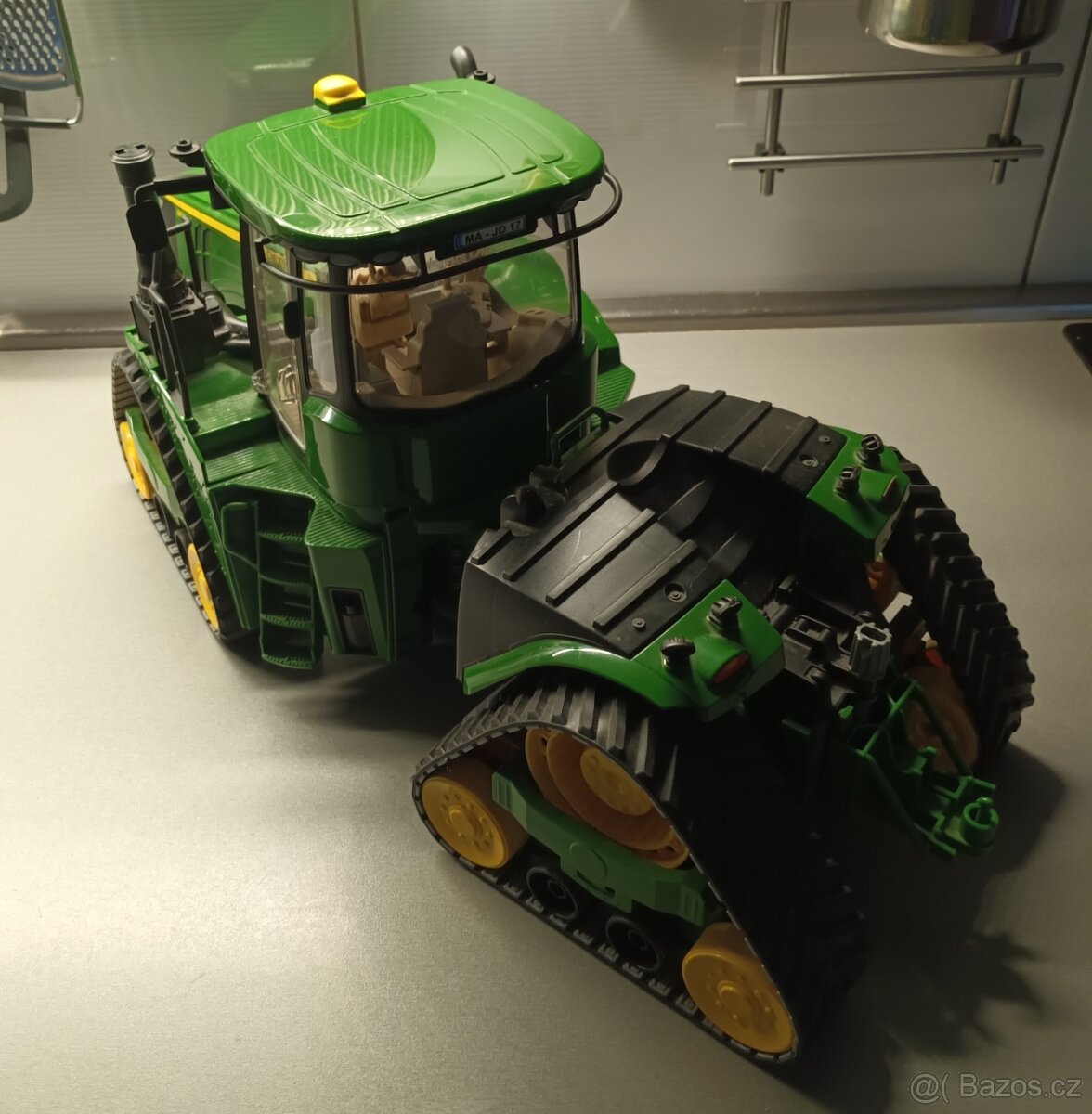 Pásový traktor Bruder - 2