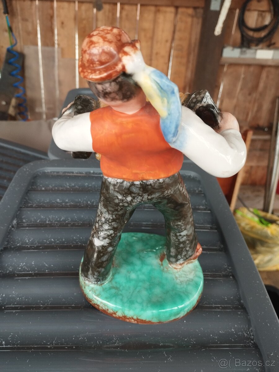 Keramická socha. - 2