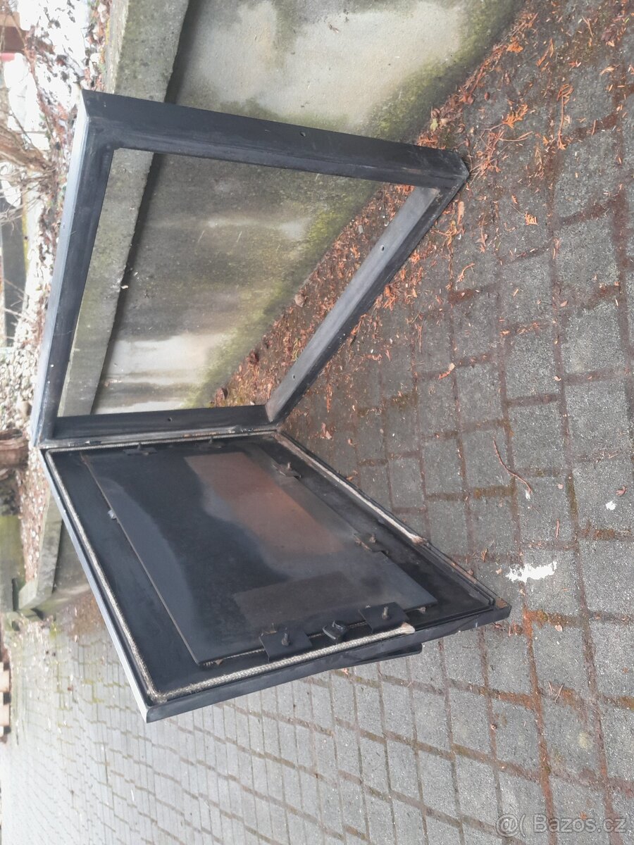 Krbové dveře se sklem a rámem - 2