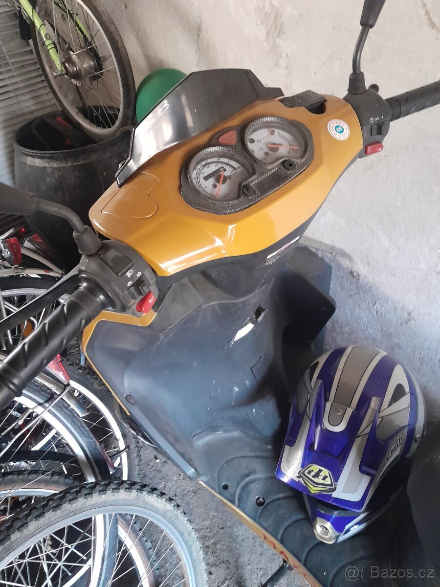 Prodám čtyřkolku a skutra
