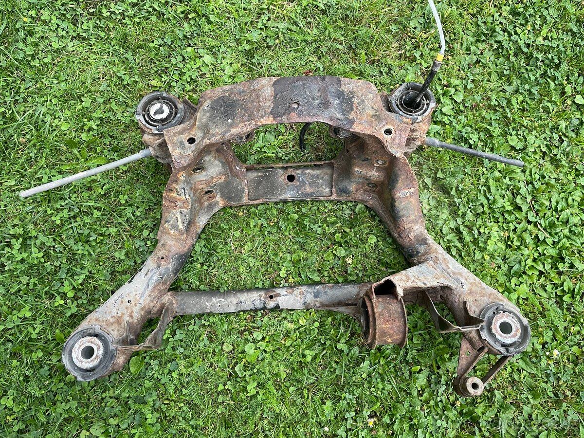 E46 zadní nápravnice, klec - 2