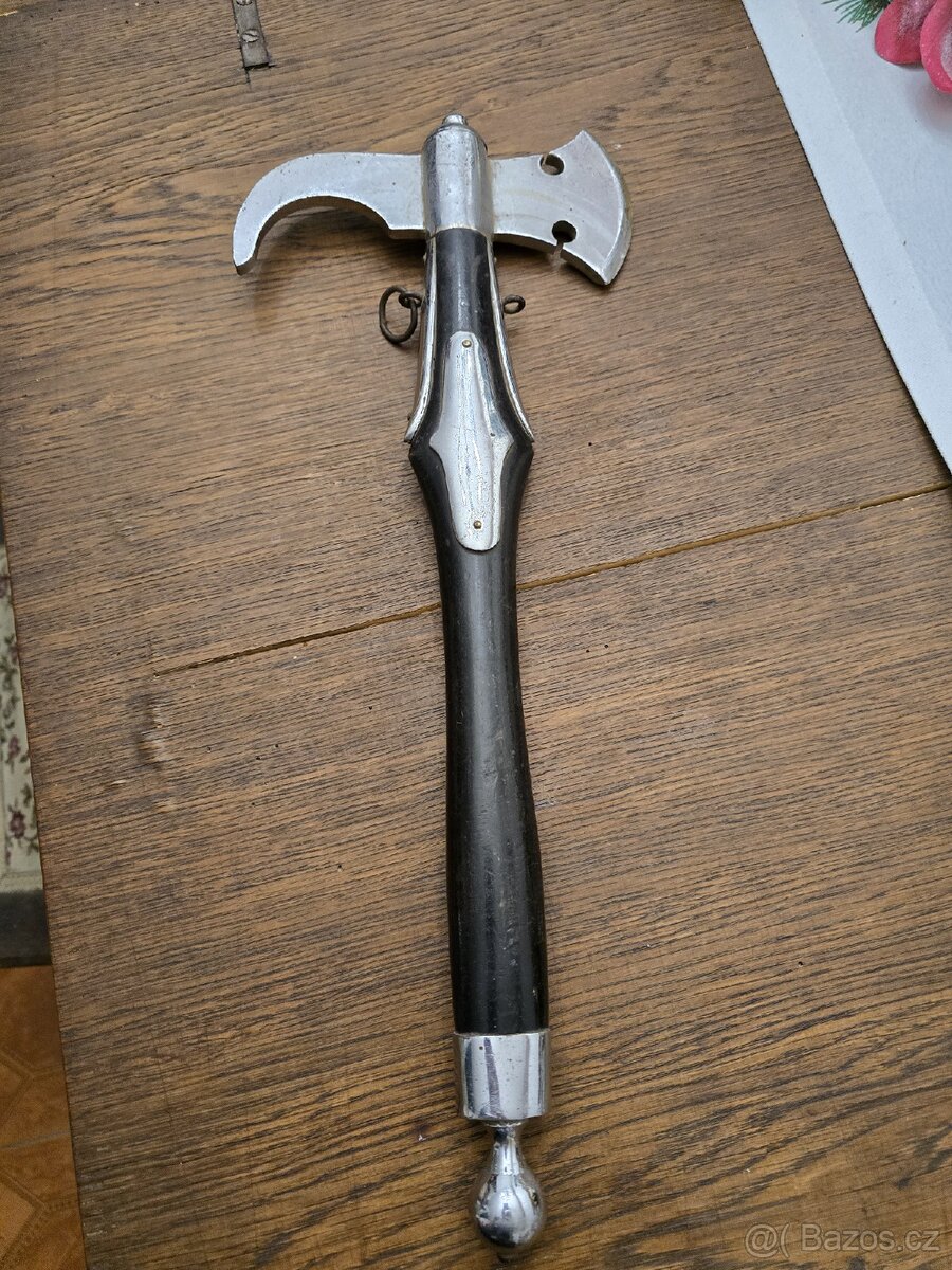 VELITELSKA HASIČSKÁ SEKERA - 2