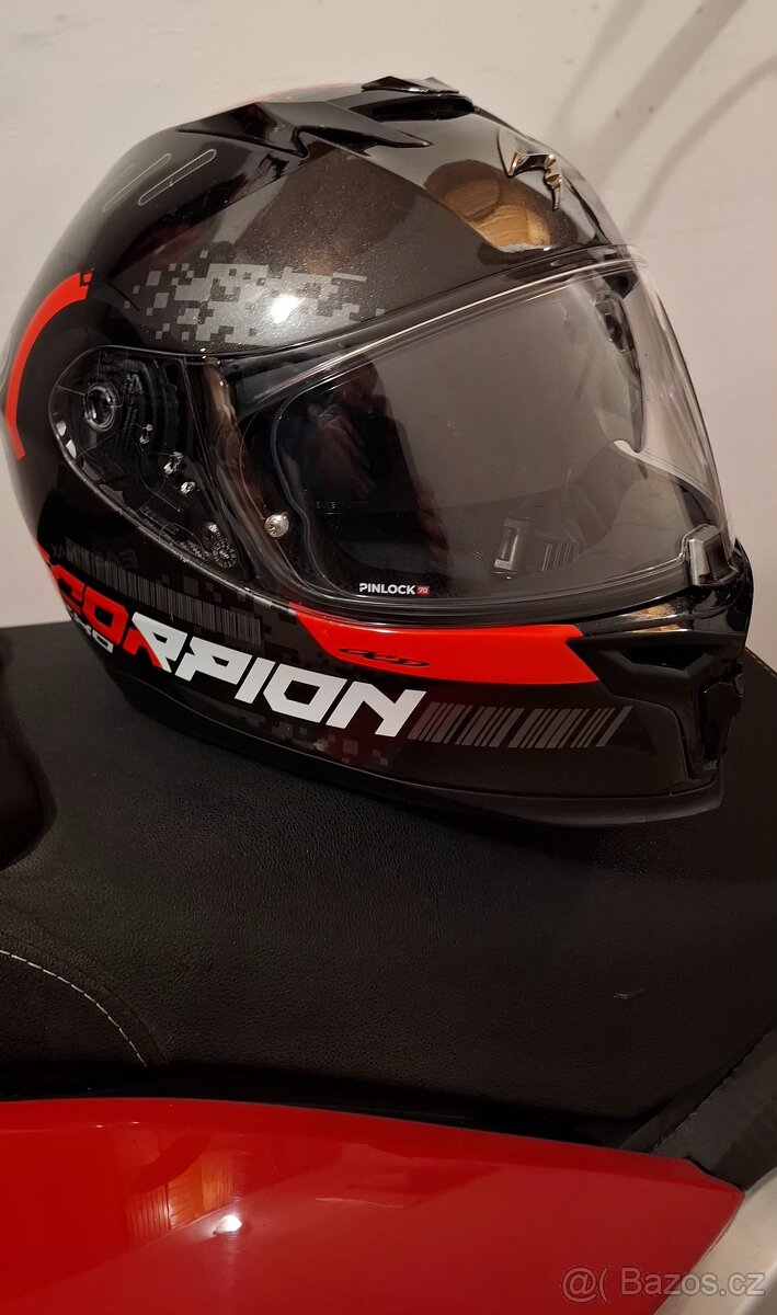 Prodám přilbu na moto . - 2