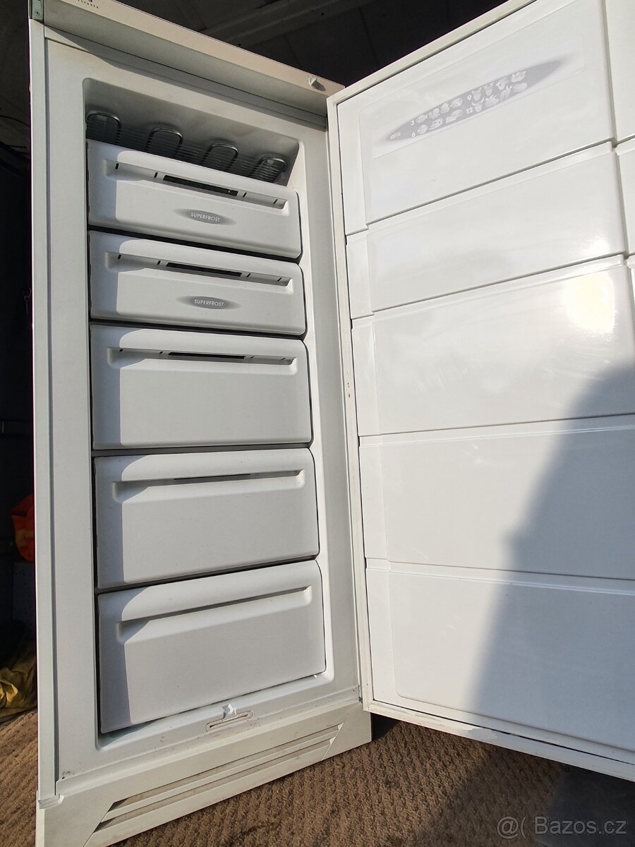 velký 200 litrů moderní mrazák třída A+ - 2