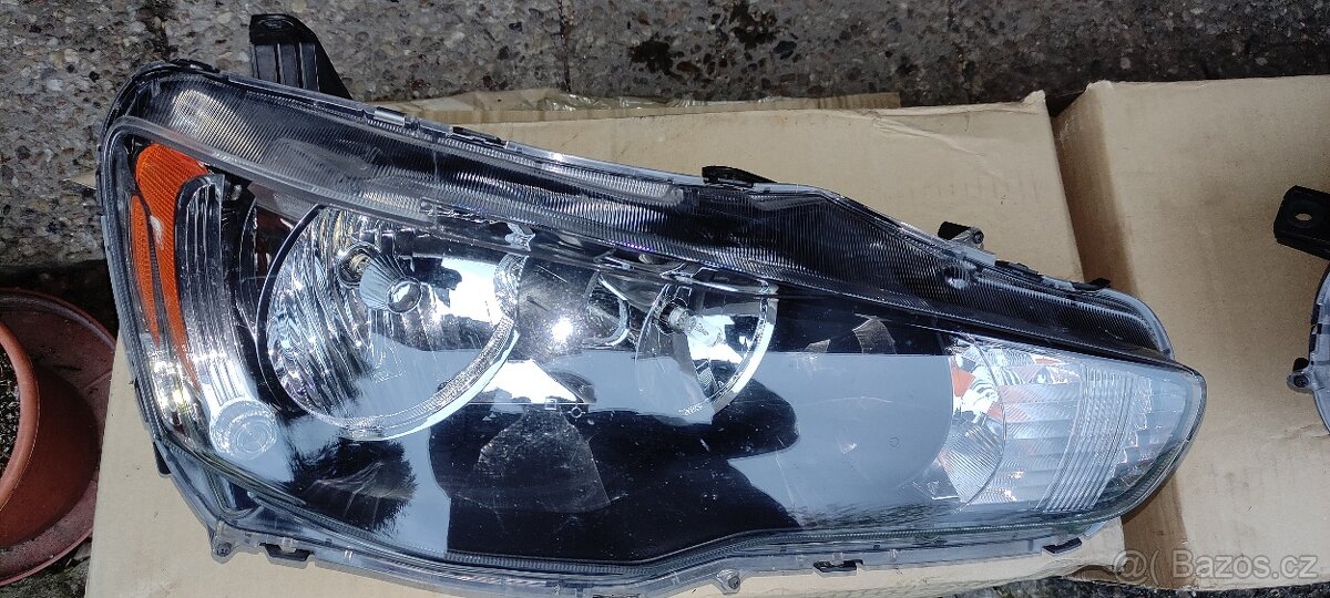 Mitsubishi Lancer přední světla. - 2