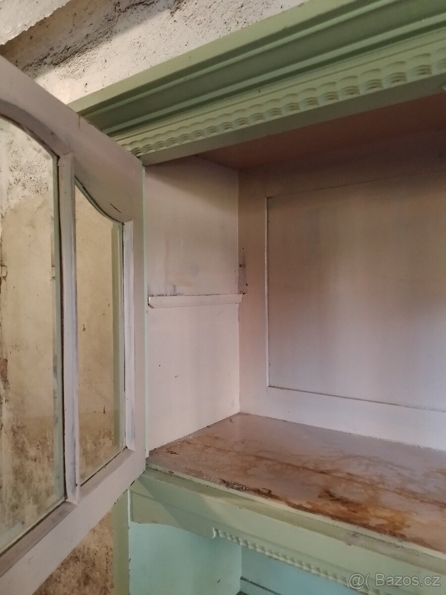 Stará kredenc 30 léta - 2