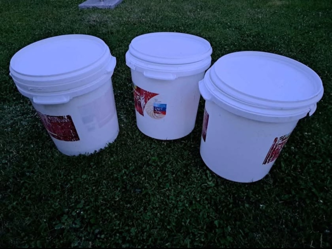 Prodám čisté kýble od barev. 40kg. - 2