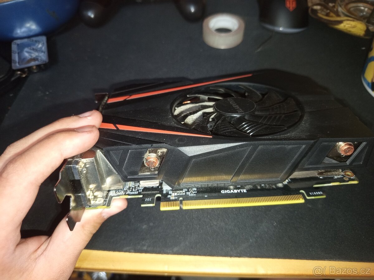 GIGABYTE GTX 1060 3GB - 2