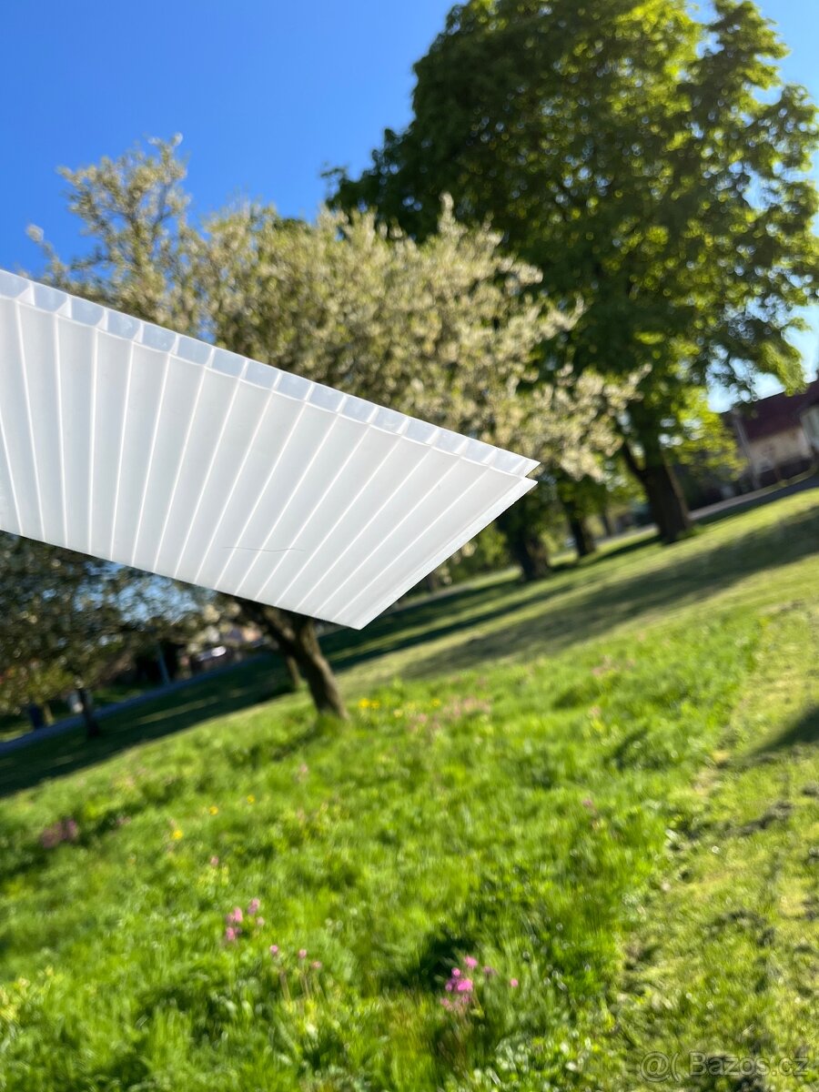 Dutinkové desky Makrolon - 2