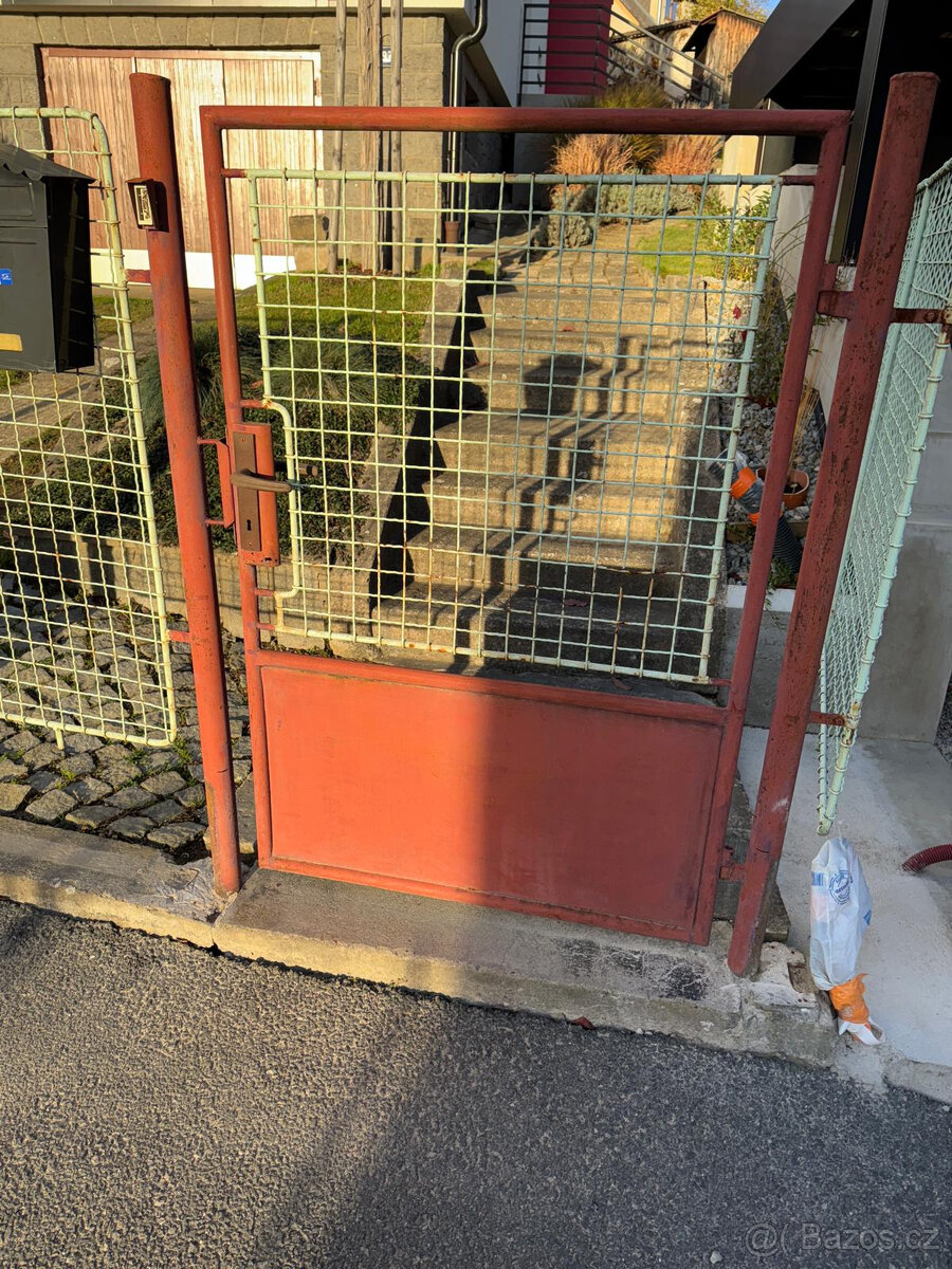 Kovová vrata, branka, plotová pole s žebříkovým výpletem - 2